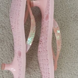 Rocket Dog Shoes - Rocket Dog Thong style Kitten Heel Sandal EUC Rocket Dog Shoes - Rocket Dog Thong style Kitten Heel Sandal EUC